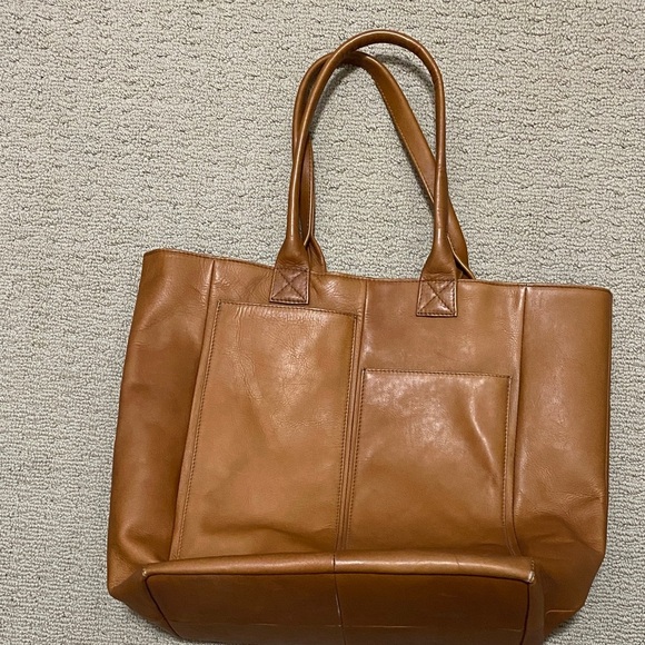 HOBO Classic Brown Large Leather Shoulder Tote. - Picture 10 of 16